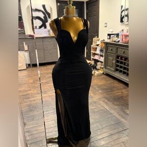 City Studio Elegant Black Backless Gown